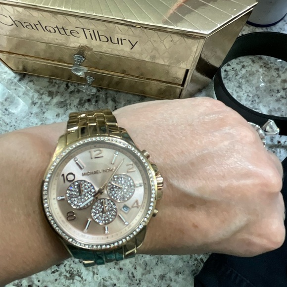 Michael Kors Rose Gold Watch - Picture 3 of 7